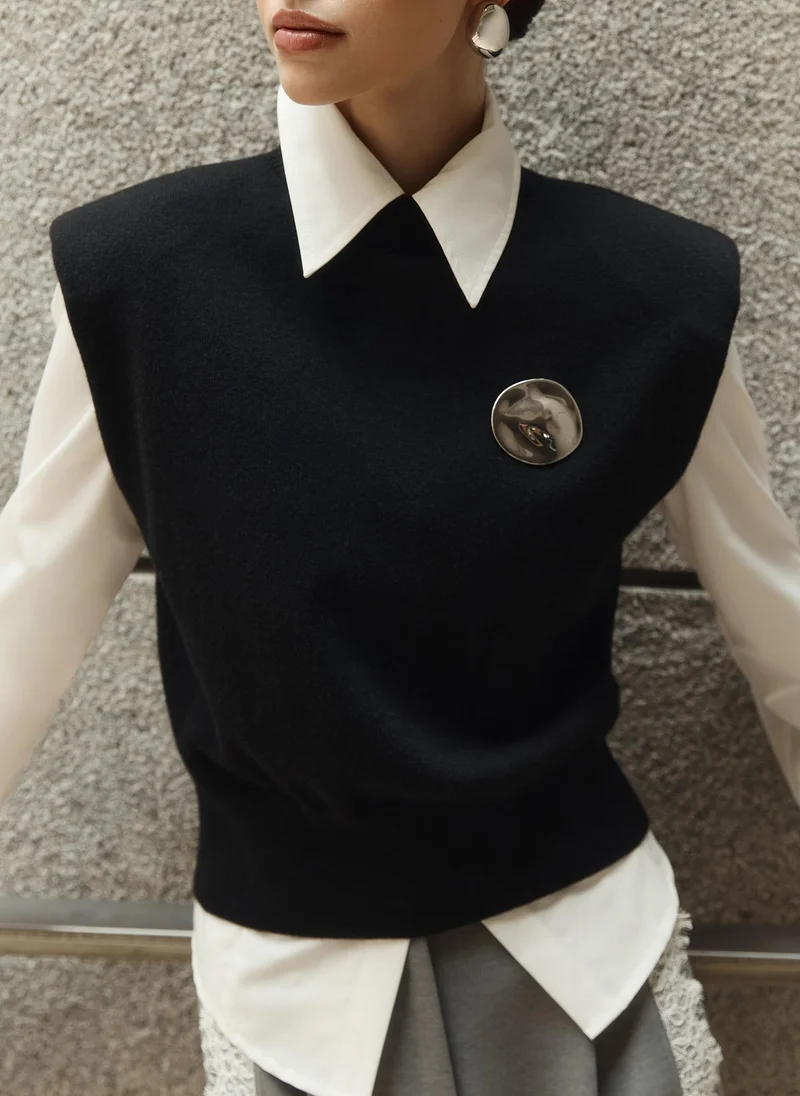 Lichi Knitted top with emphasised shoulders