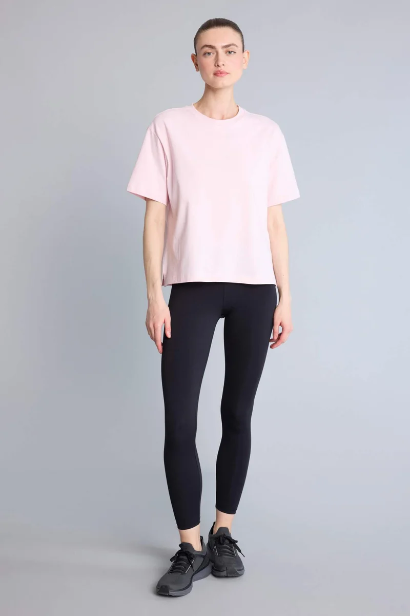 ديفاكتو Comfort Fit Crew Neck Short Sleeve T-Shirt