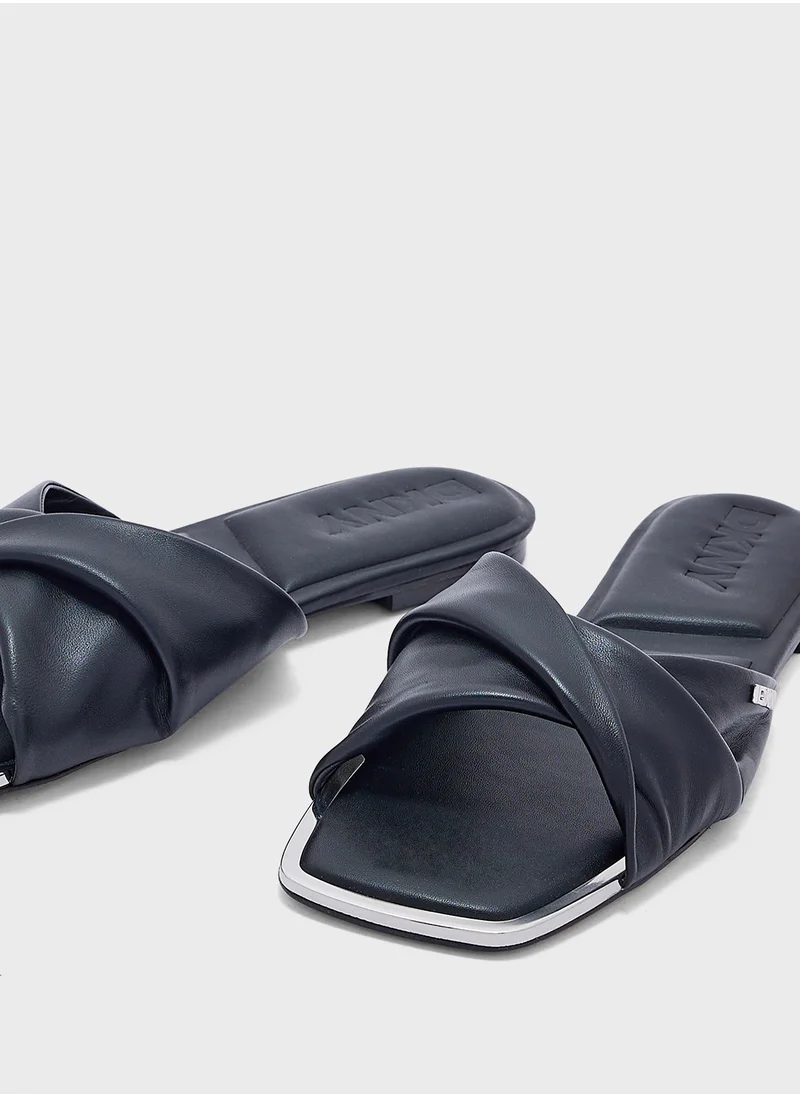 دكني Dola Flat Sandals