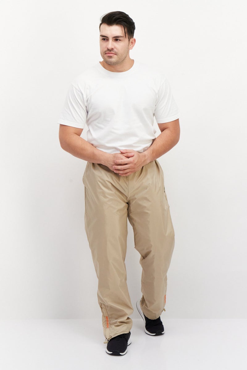 FILA سروال رياضي للرجال بتصميم ملائم بشعار العلامة التجارية، بيج - Image 4