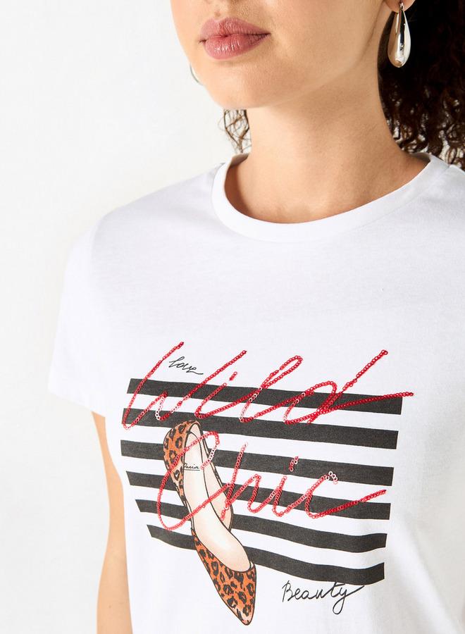 سبلاش فيڤ تيشيرت بياقة دائرية وطبعات شعار وأكمام قصيرة - Image 4