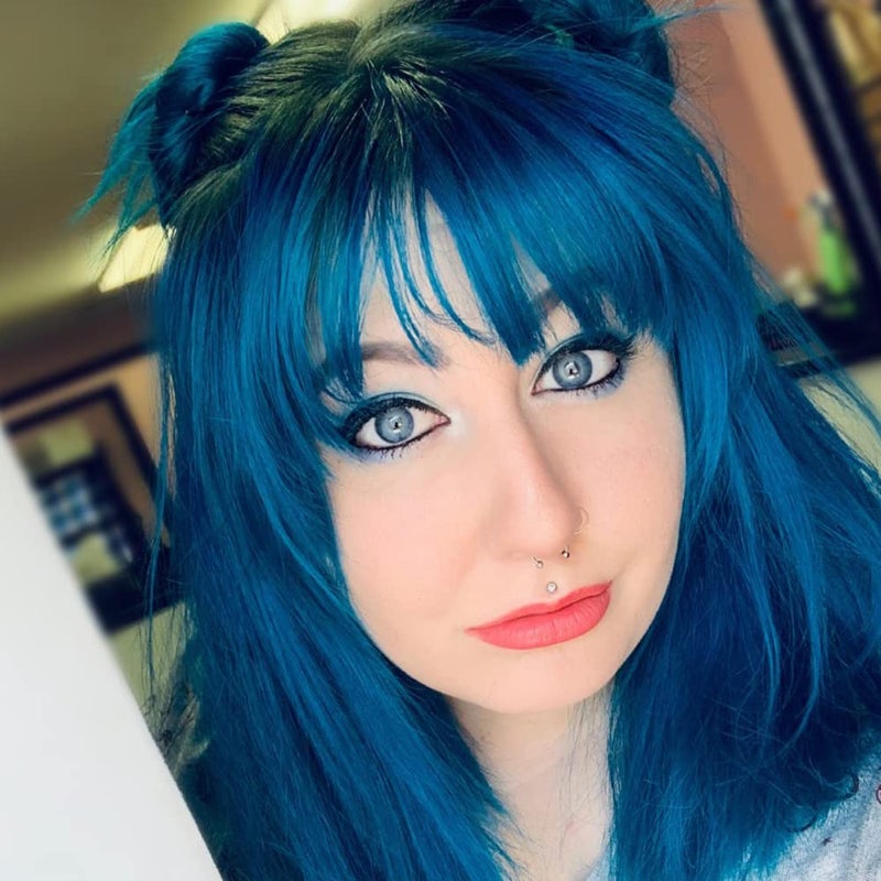 Manic Panic مانيك بانك كلاسيك فودو بلو لون شعر شبه دائم - صبغة شعر زرقاء داكنة مائلة للخضرة للنساء والرجال تدوم من 4-6 أسابيع - نباتية، خالية من الأمونيا وغير مختبرة على الحيوانات - إنشاء ومزج درجات مخصصة (4 أونصات) - Image 2