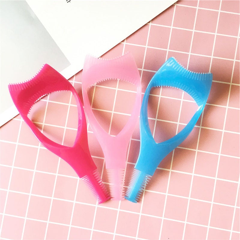 Eyelash Aid Three-In-One Eyelash Clip and Eyeliner Tool - Image 3