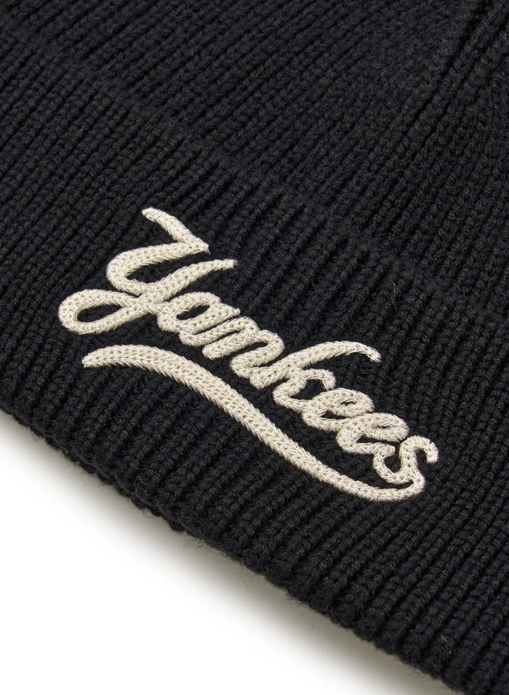 إم إل بي Varsity Cursive New York Yankees Beanie - Image 3