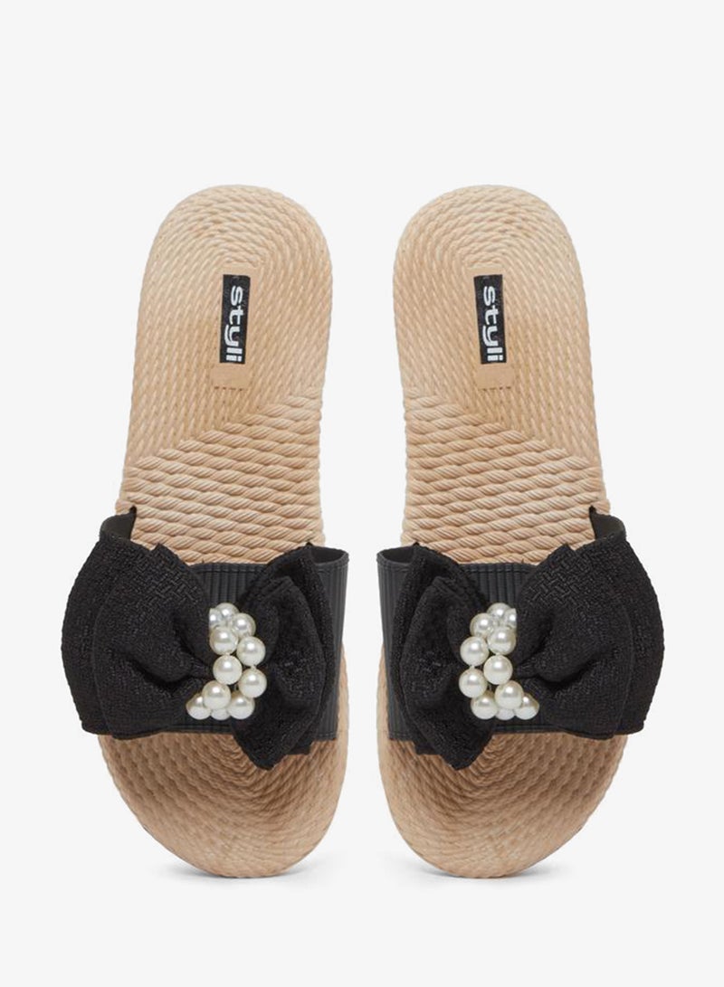 ستايلي صندل فلات بتفاصيل ربطة فيونكة - Image 5