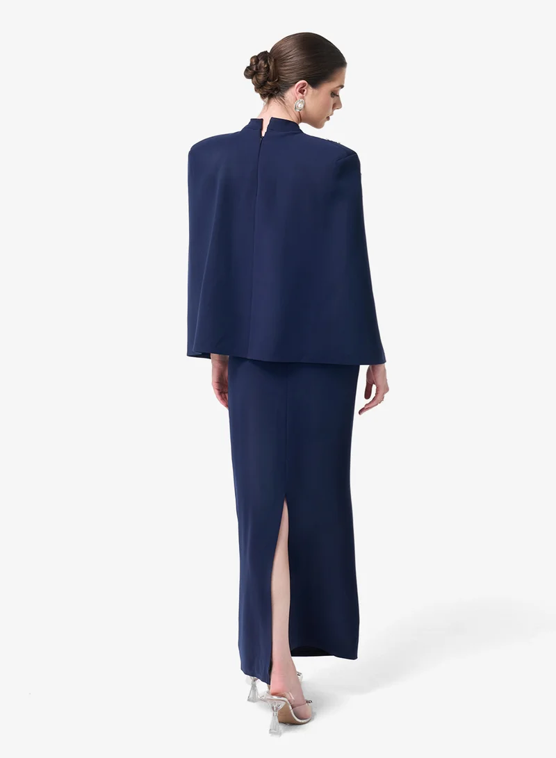 ثريدز باي اجوني فستان ماكسي ضيق بدون أكمام بتفاصيل كاب