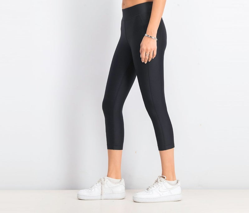 UNDER ARMOUR كابري درع حراري للنساء، أسود - Image 3