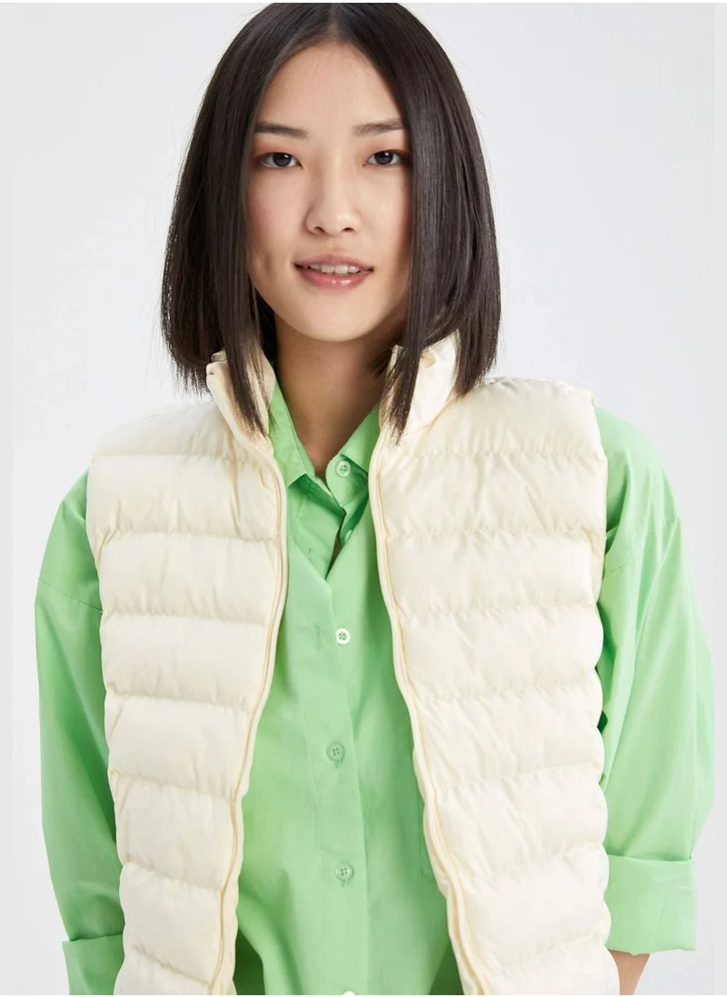 ديفاكتو Regular Fit Sleeveless Padded Gilet