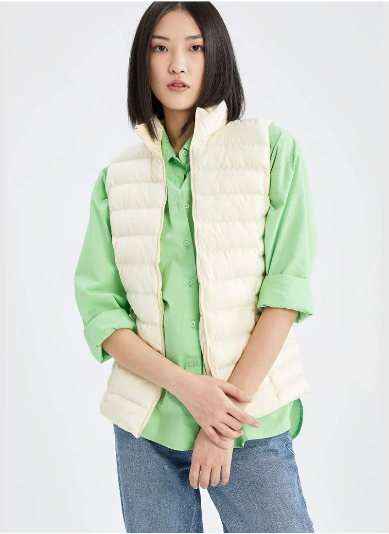ديفاكتو Regular Fit Sleeveless Padded Gilet