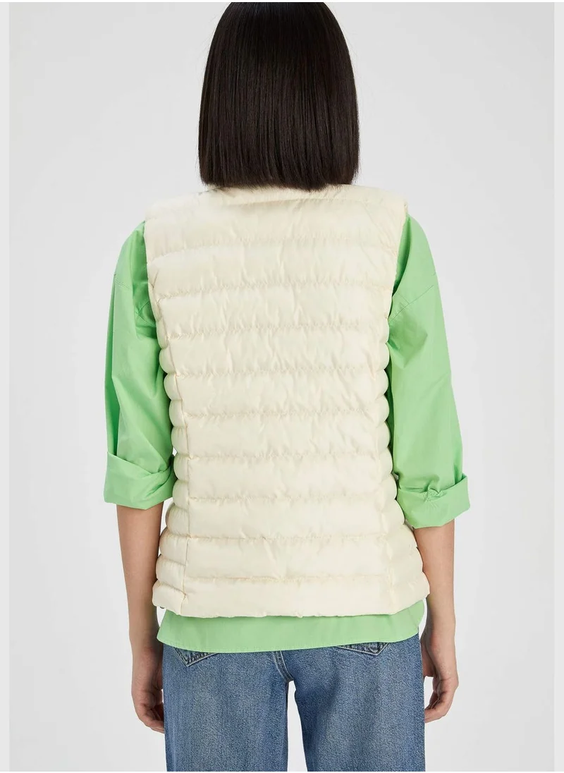 ديفاكتو Regular Fit Sleeveless Padded Gilet