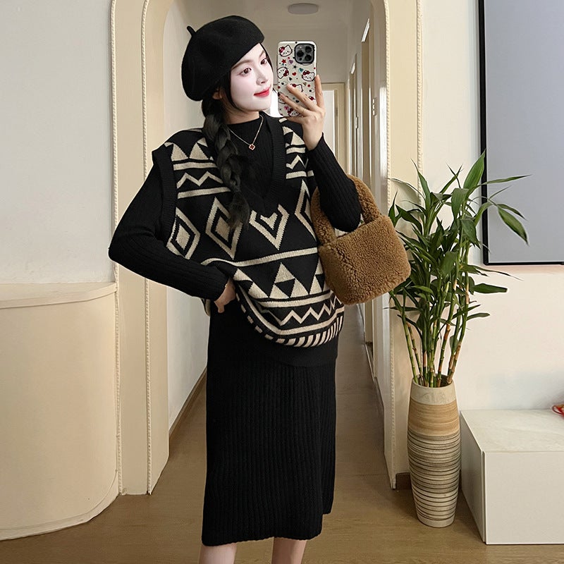 2024 Autumn Winter Maternity Plaid Vest  Turtleneck Sweater Dress Set black vest 