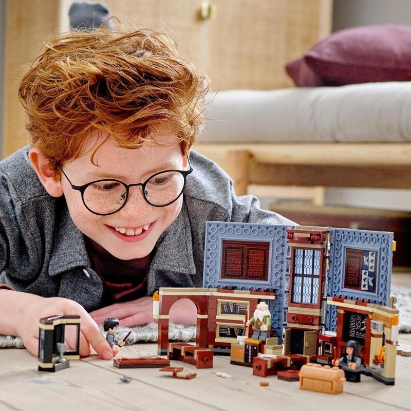 LEGO Harry Potter Hogwarts Moment: Charms Class 76385 Building Kit (255 Pieces) - Image 3