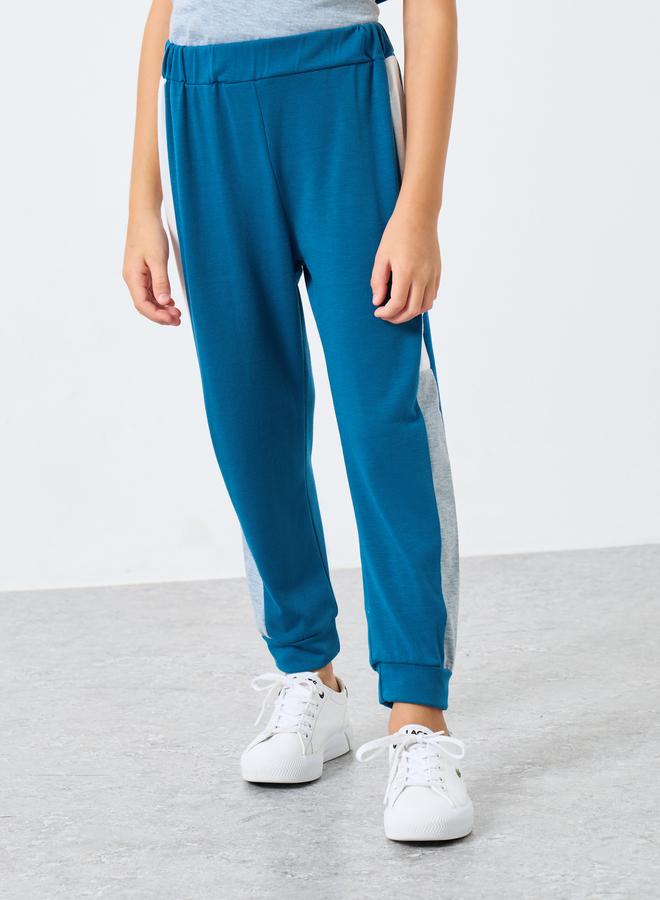 ستايلي طقم من بنطال جوغر وتيشيرت بنمط كُتل الألوان - Image 4