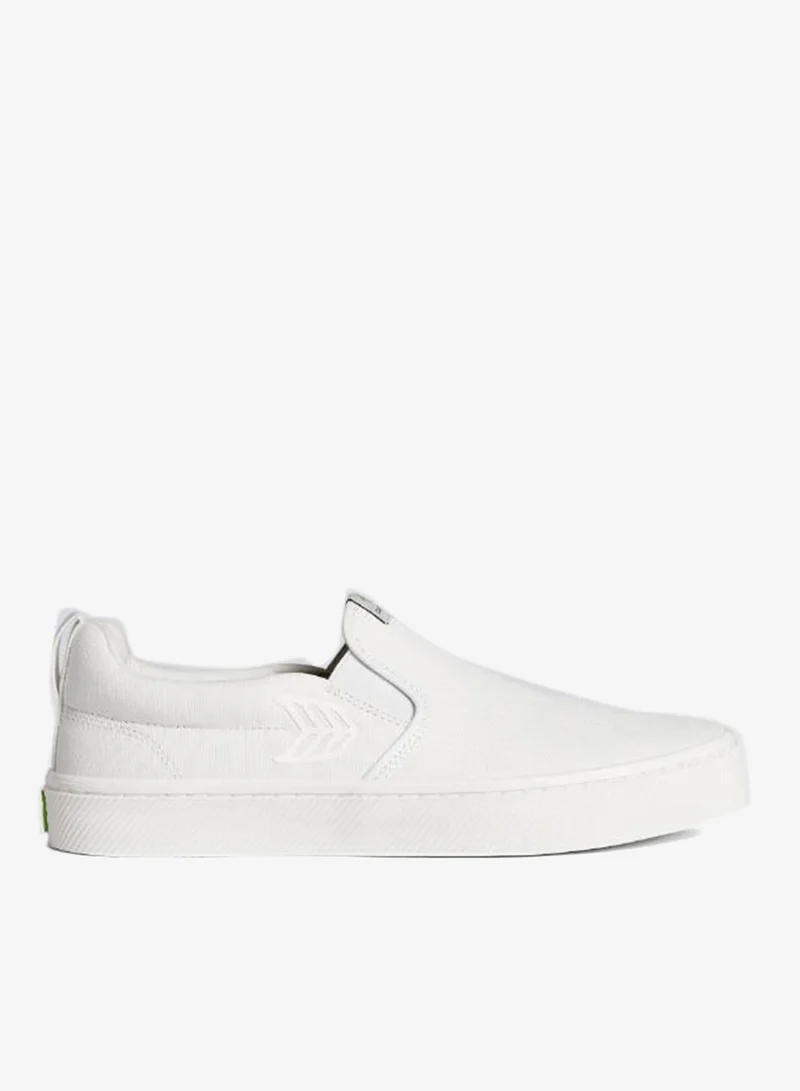 كاريوما حذاء قماشي أبيض بدون أربطة