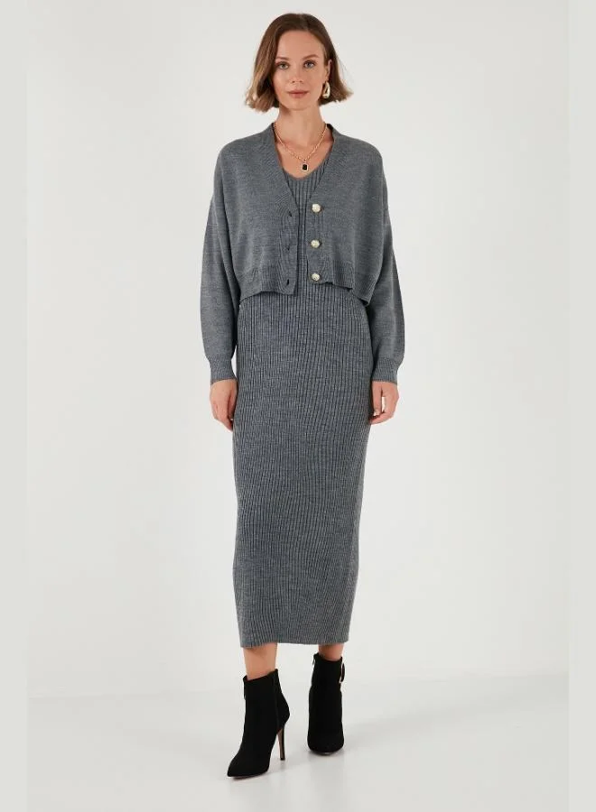 ليلا كارديجان ليلا نسائي محبوك بياقة على شكل حرف  وأزرار قصير