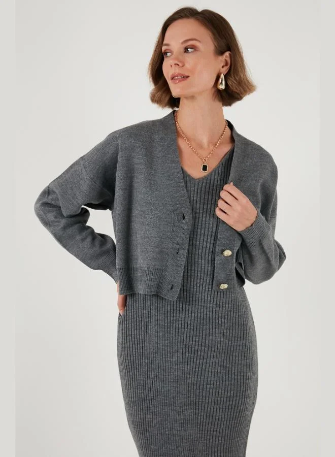 ليلا كارديجان ليلا نسائي محبوك بياقة على شكل حرف  وأزرار قصير