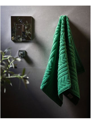 Streams Jacquard Towel 600 GSM - pzsku/Z148DF8E4F1D7DFD93780Z/45/_/1703367500/2f627906-f8e1-49f8-8702-0d0a8a79528a