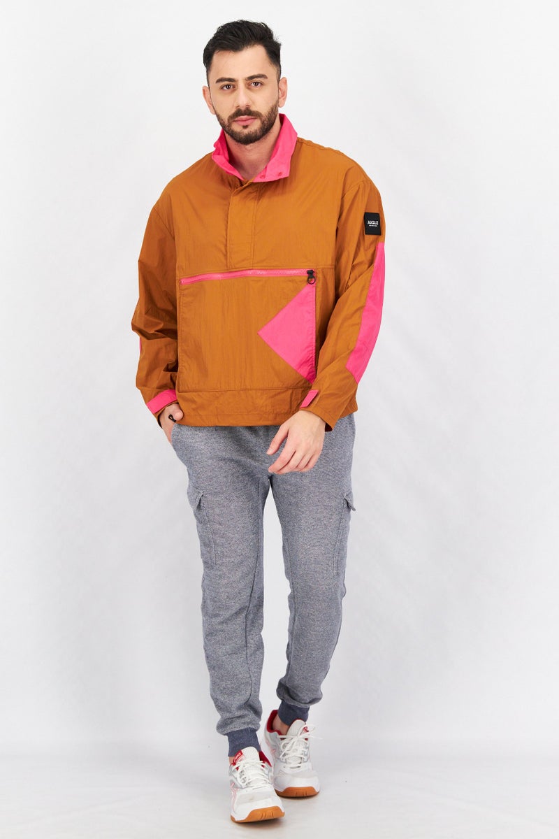 Aigle جاكيت واقي من الرياح بأكمام طويلة و ياقة عالية للرجال، بني - Image 2