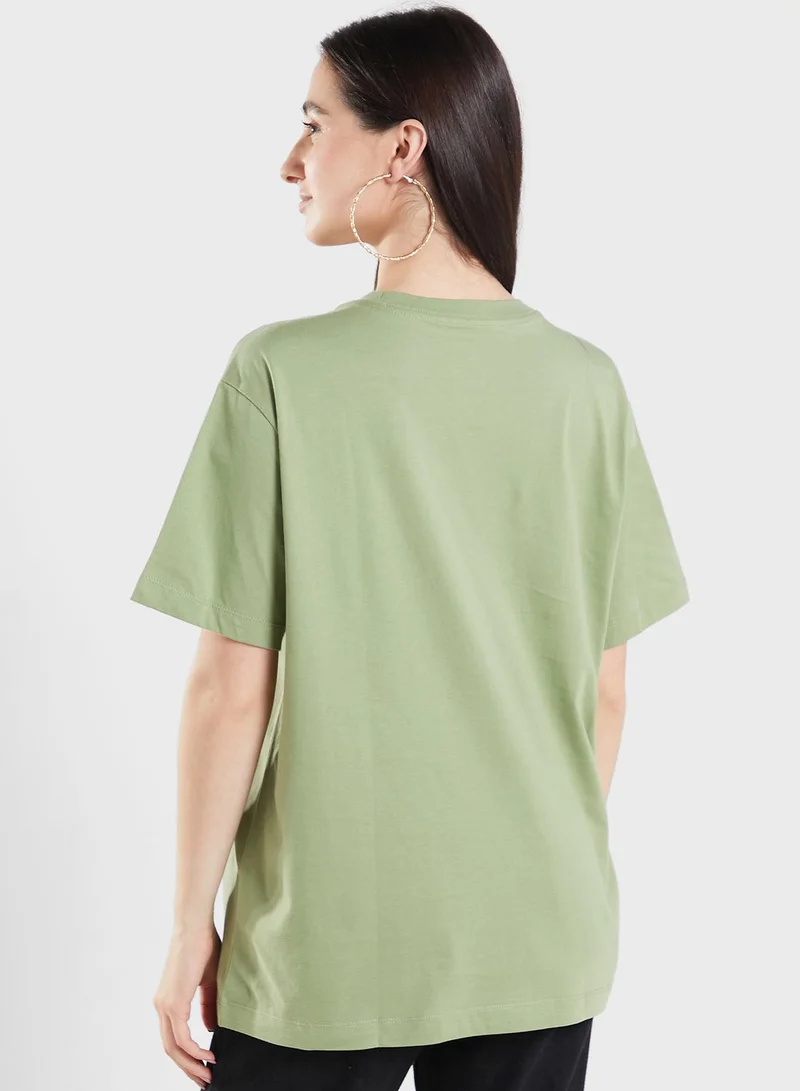 Nike Nsw Essential Boyfriend T-Shirt