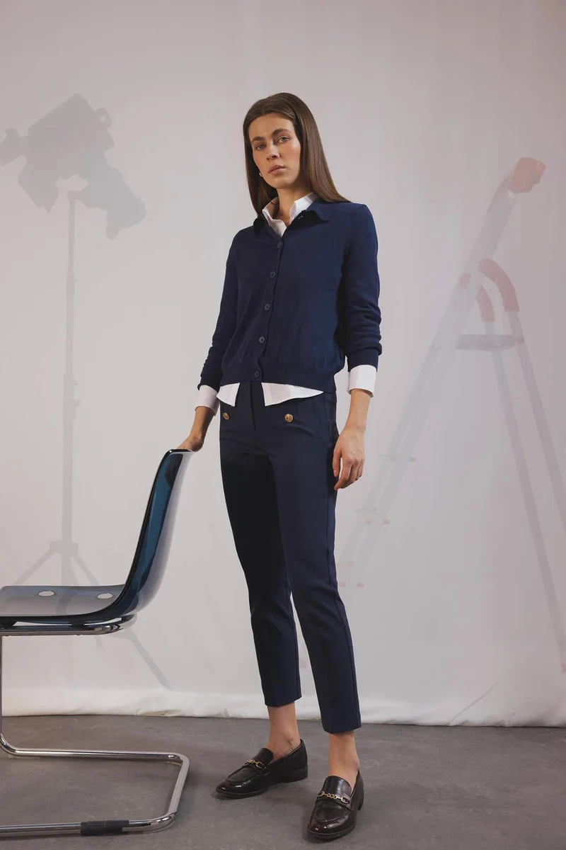 ديفاكتو Skinny Fit High Waist Buttoned Straight Leg Trousers