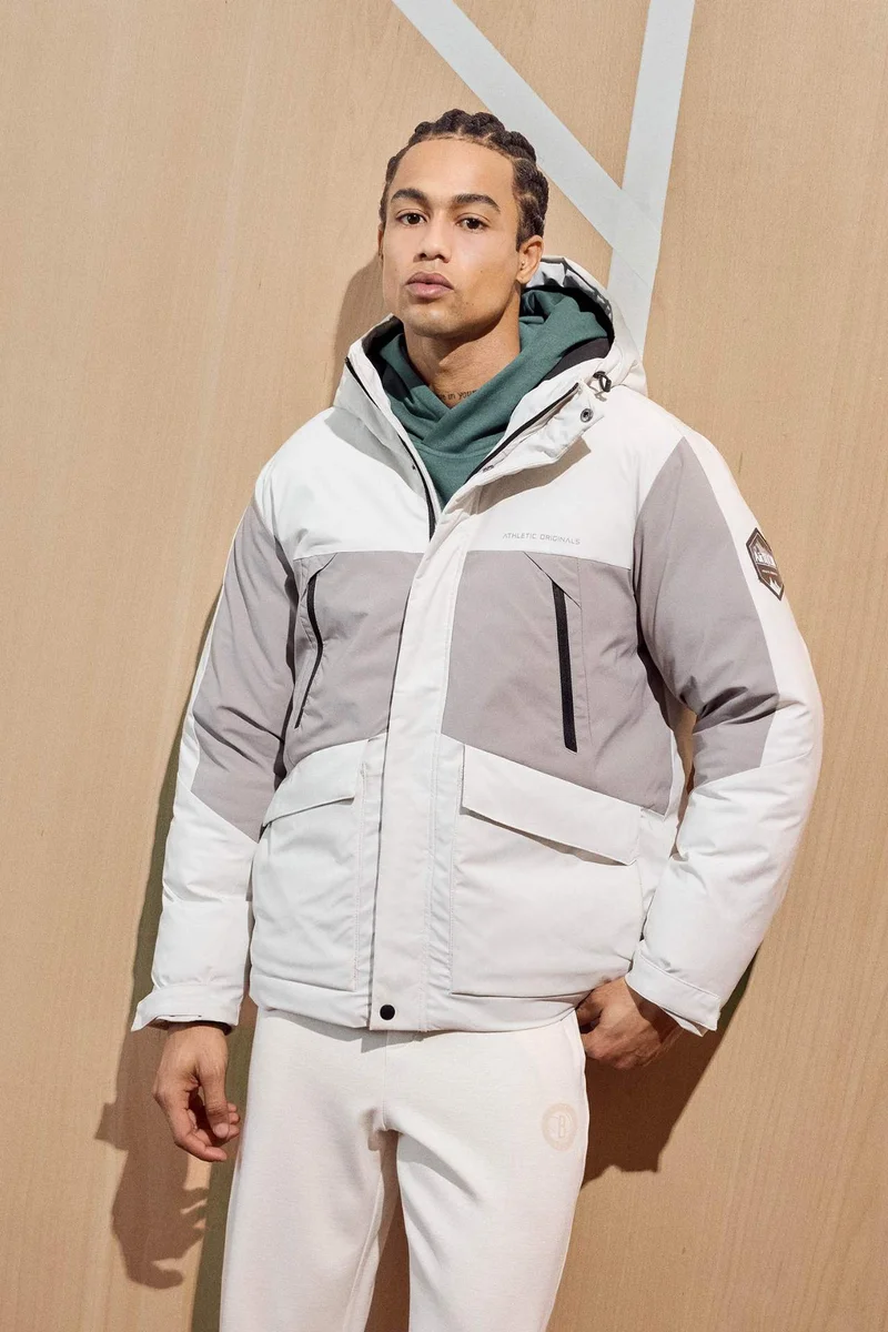 Regular Fit Hooded Windproof Waterproof Jacket