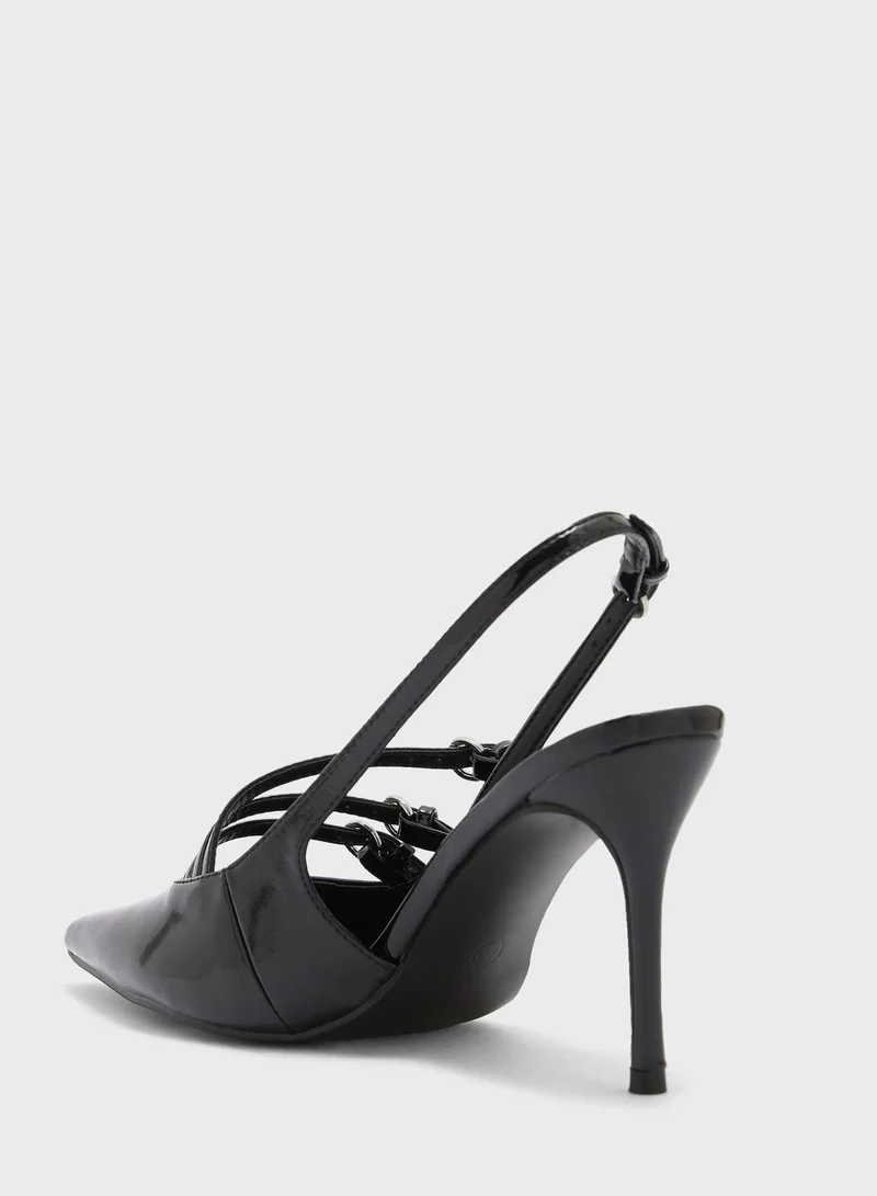 ايلا مضخات براءة اختراع Strappy Buckle