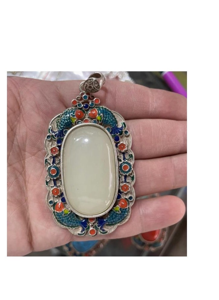 Exquisite Retro Sweater Pendant Necklace  - Image 1