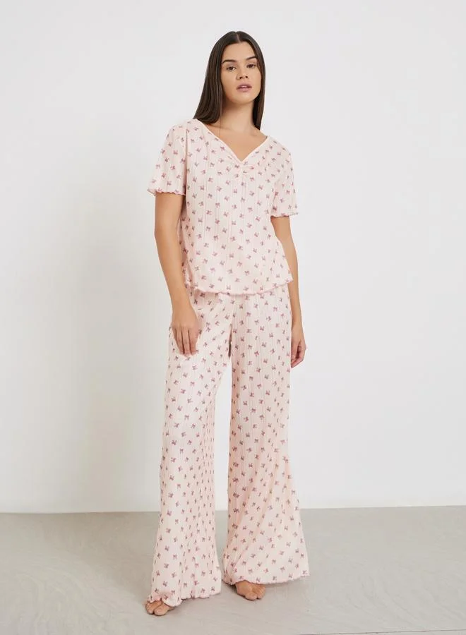 ستايلي طقم بيجاما من بنطال بأرجل واسعة وتيشيرت بأكتاف منخفضة بوينتيل