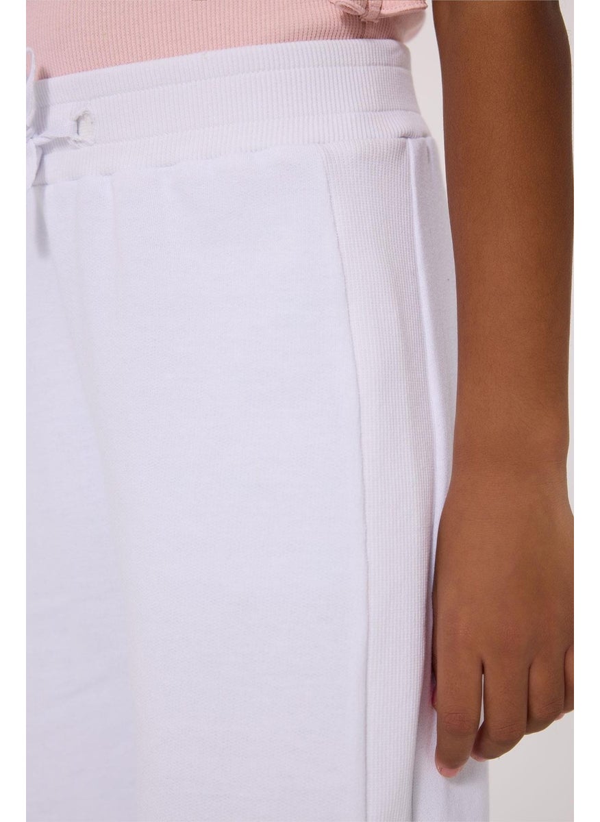Tyess Basic Bg Store Girl White Sweatpants  - Image 3