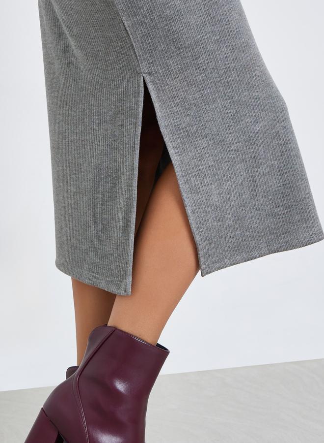 ستايلي فستان ميدي بياقة وتفاصيل مضلعة - Image 4