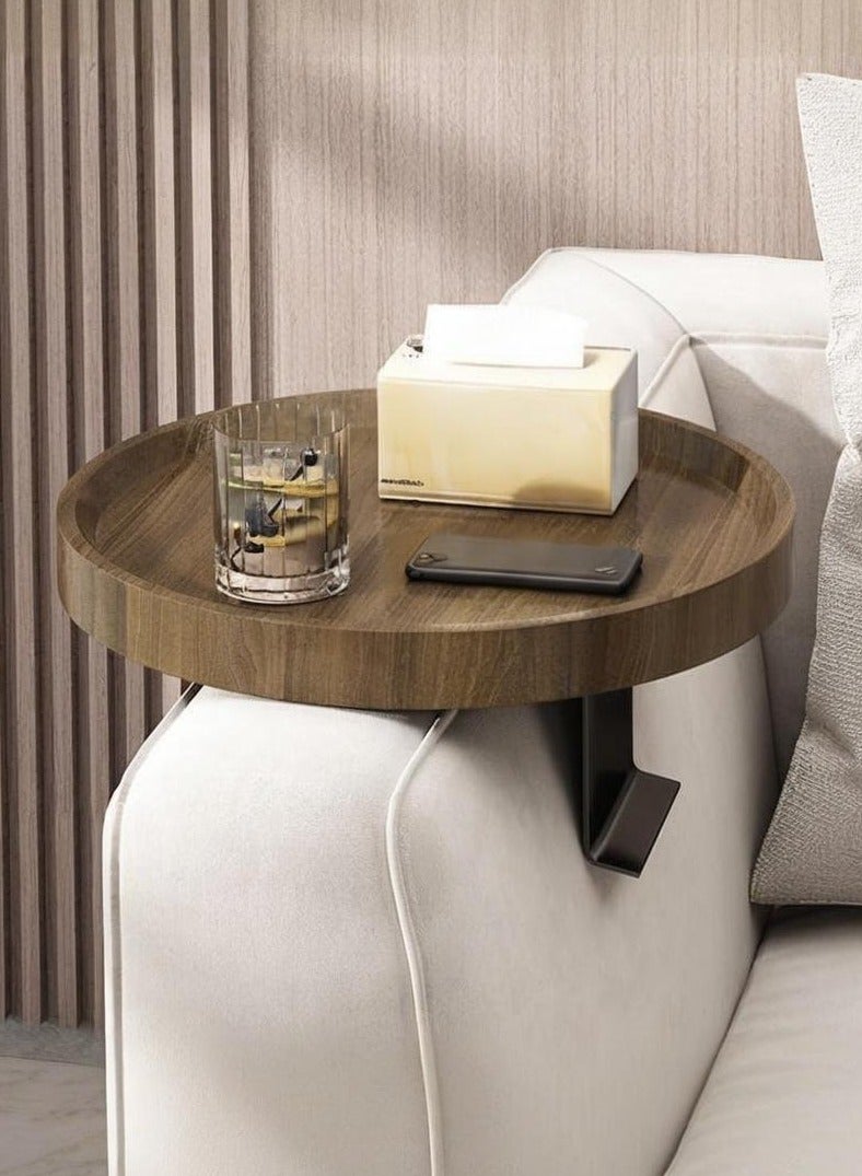 شو وو طاولة أريكة، صينية طاولة كرسي بذراعين خشبية قابلة للتعديل، مكتب مسند ذراع للأريكة وصينية أريكة للوجبات الخفيفة والمشروبات وأجهزة التحكم عن بعد، طاولة مسند ذراع مضادة للانزلاق للأريكة تناسب واسعة ورقيقة - Image 1