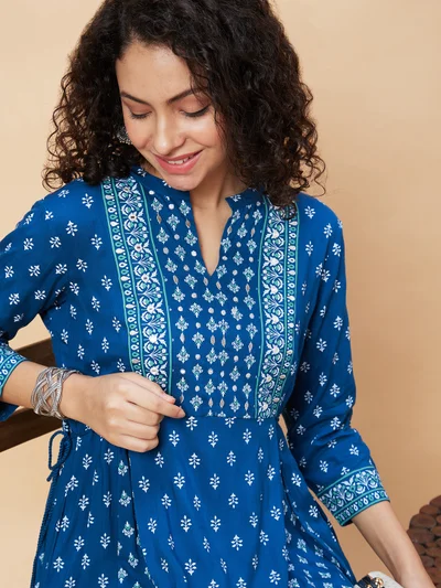 جلو باص Women Ethnic Motifs Printed Thread Work Indie Prints Kurta