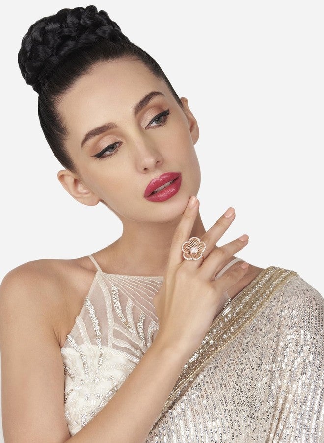 Zaveri Pearls خاتم قابل للتعديل من زافيري بيرلز، مصنوع من الذهب الوردي ومزين بزهرة مرصعة بأحجار الزركونيا المكعبة البراقة - ZPFK16204 - Image 2