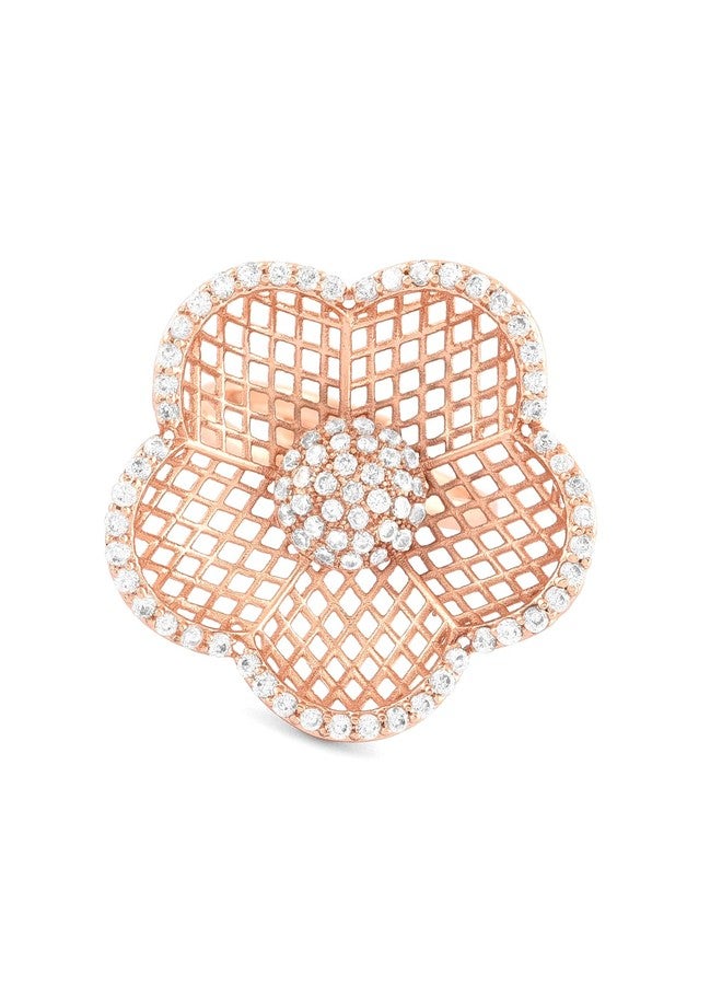 Zaveri Pearls خاتم قابل للتعديل من زافيري بيرلز، مصنوع من الذهب الوردي ومزين بزهرة مرصعة بأحجار الزركونيا المكعبة البراقة - ZPFK16204 - Image 5