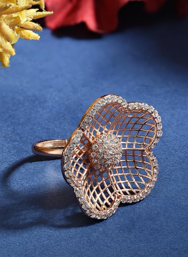 Zaveri Pearls خاتم قابل للتعديل من زافيري بيرلز، مصنوع من الذهب الوردي ومزين بزهرة مرصعة بأحجار الزركونيا المكعبة البراقة - ZPFK16204 - Image 3