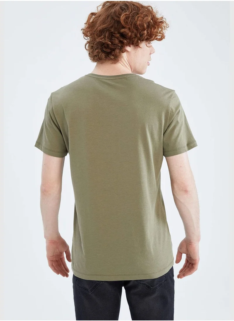 ديفاكتو Slim Fit Short Sleeve Printeded T-Shirt
