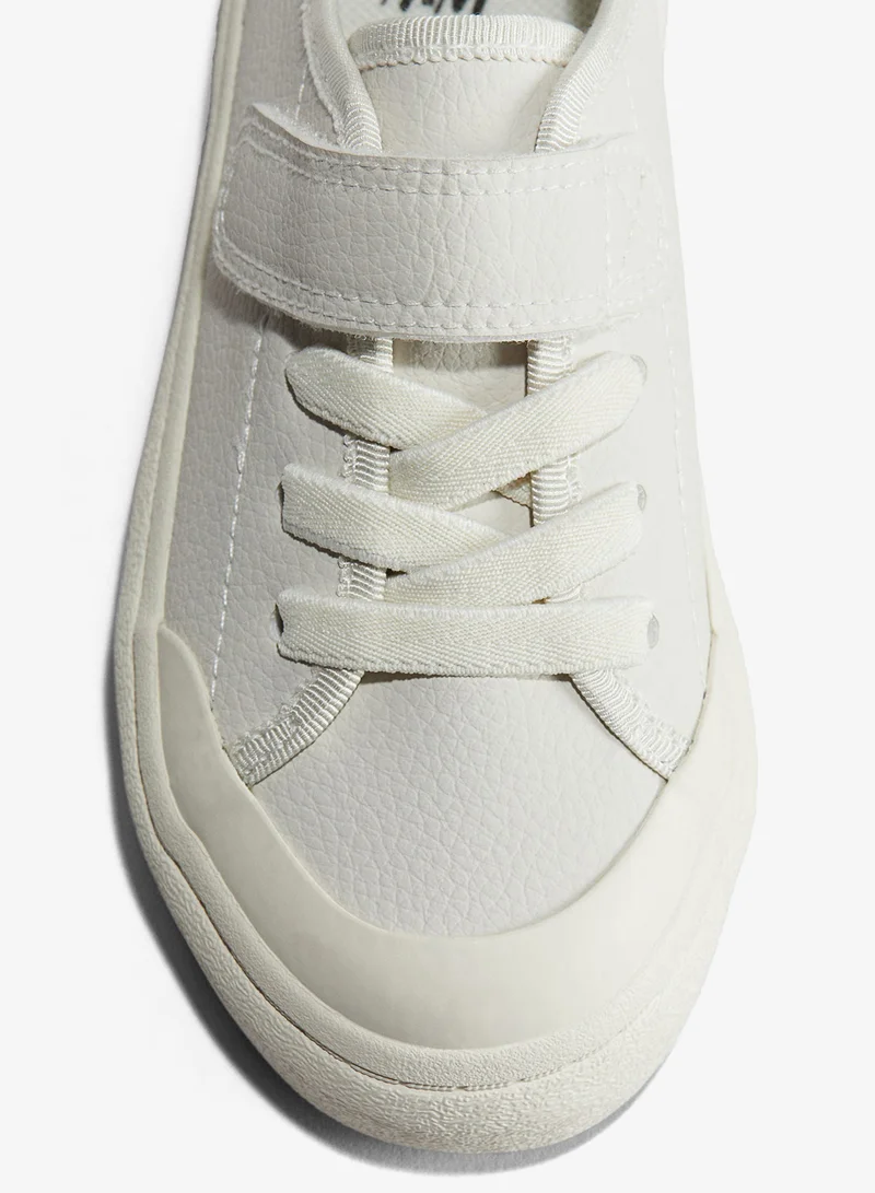 اتش اند ام أحذية رياضية