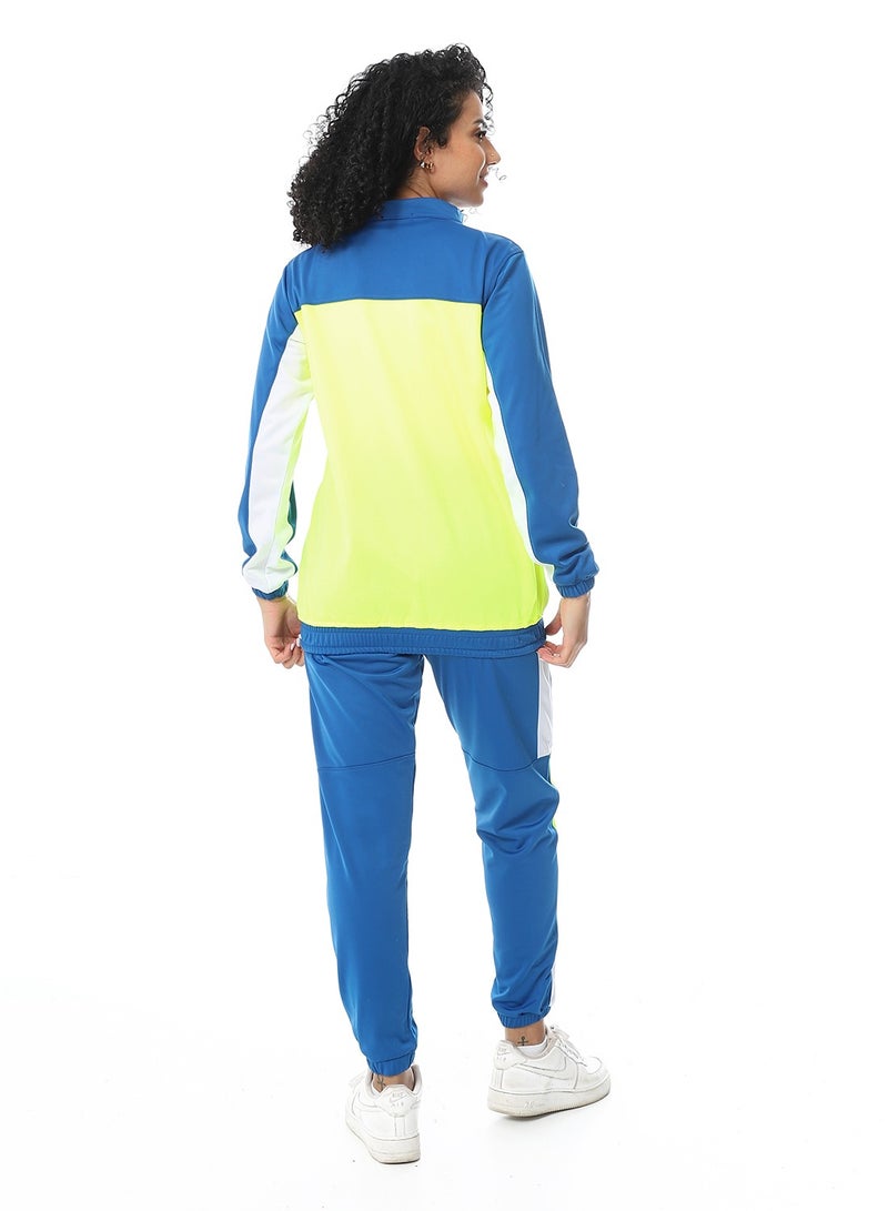 Caesar Women's two-piece sports tracksuit with a half neck and a zipper in the front  - Image 5