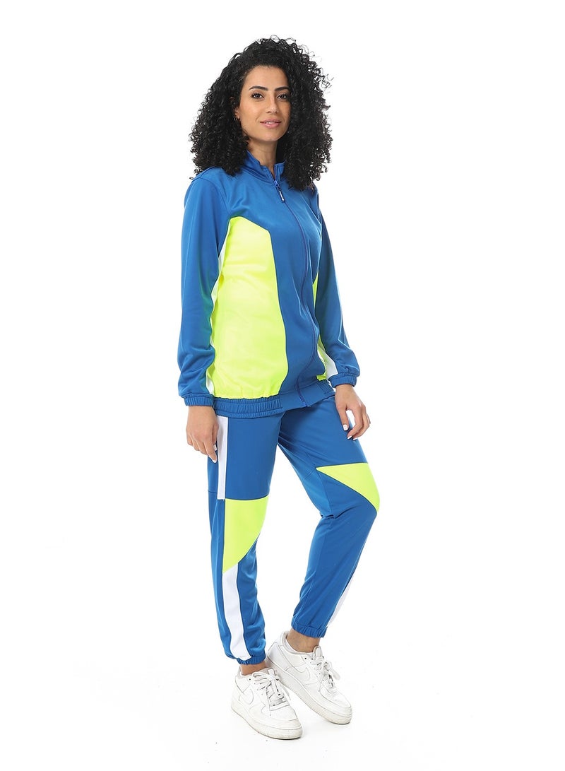 Caesar Women's two-piece sports tracksuit with a half neck and a zipper in the front  - Image 4