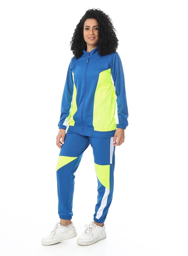 Caesar Women's two-piece sports tracksuit with a half neck and a zipper in the front  - Image 3