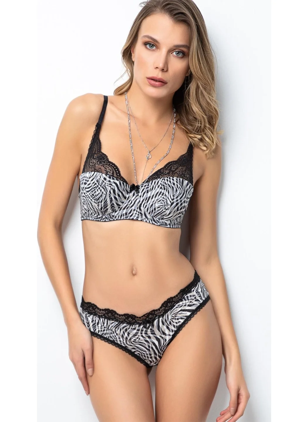 Miorre Push-Up Padded Lace Detailed Bra Set