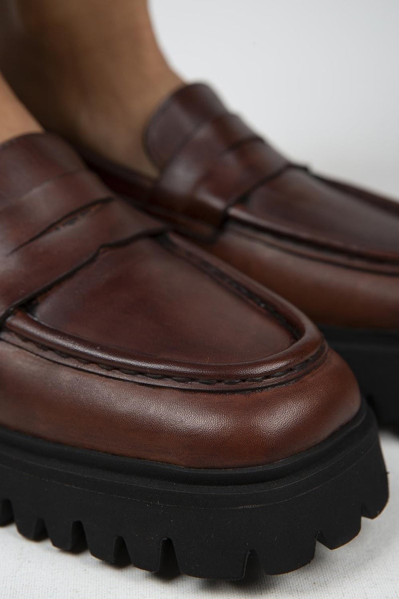 Manijero Cepmen Women's Leather Cornered Genuine Leather Loafer Tan Shoes  - Image 4