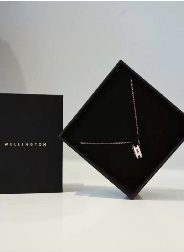 Daniel قلادة ويلينغتون الطموحة من الذهب الوردي والسيراميك (الجسم الرئيسي) والفولاذ المقاوم للصدأ (316L) مع طلاء من الذهب الوردي، بدون أحجار كريمة - Image 3