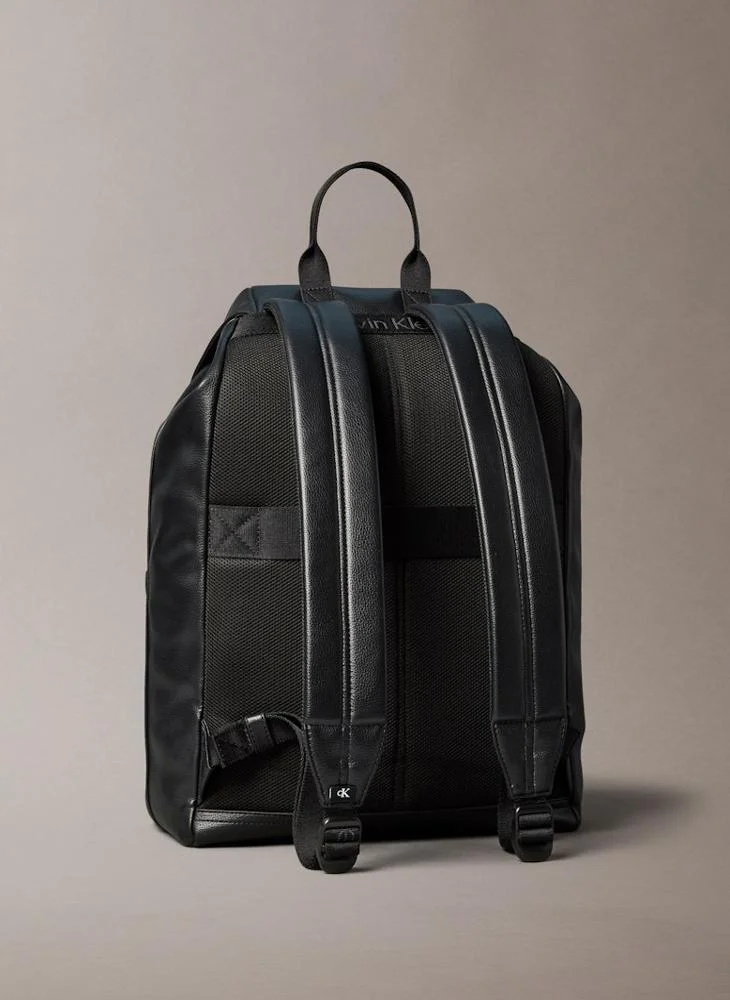 كالفن كلاين جينز حقيبة ظهر كاجوال بغطاء مفتوح