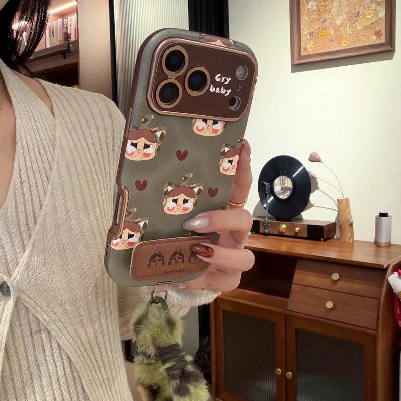 غطاء آيفون جلدي بتصميم دمية كرتونية مع حزام معلّق وحامل، واقٍ مضاد للصدمات بتغطية كاملة لهواتف آيفون 13 حتى 17 برو ماكس - Image 4