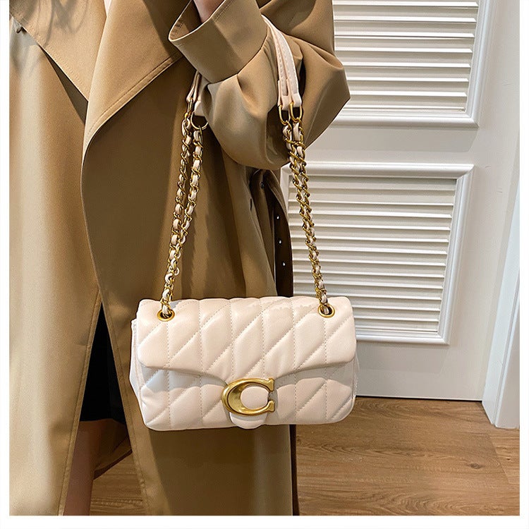 coachoutlet Coach Tabby Shoulder Bag In Loved Leather with Quilting Fashion Style Women's bag White - Image 4