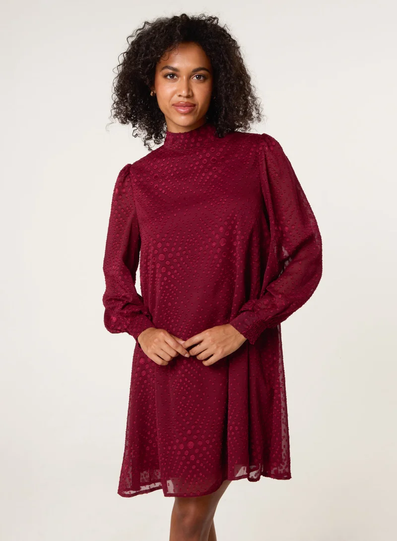 بلو فانيلا فستان بقصة مستقيمة بياقة عالية