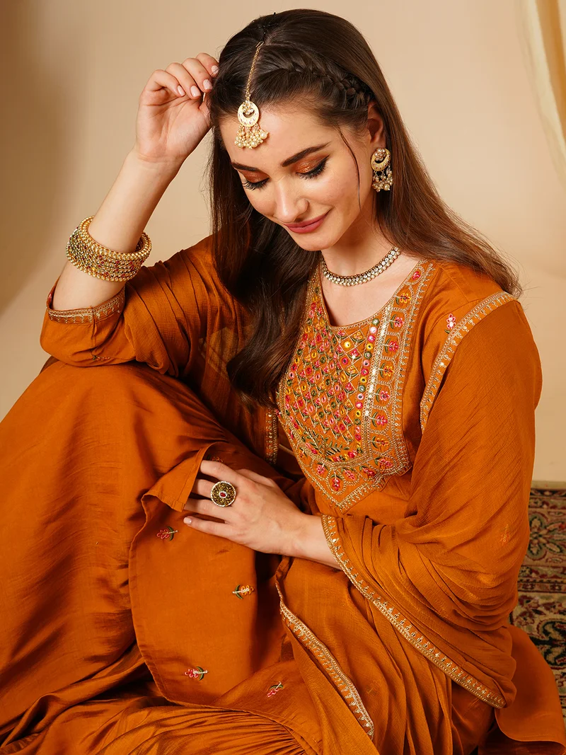 جلو باص Women Floral Embroidered Sequinned Straight Kurta With Sharara & Dupatta