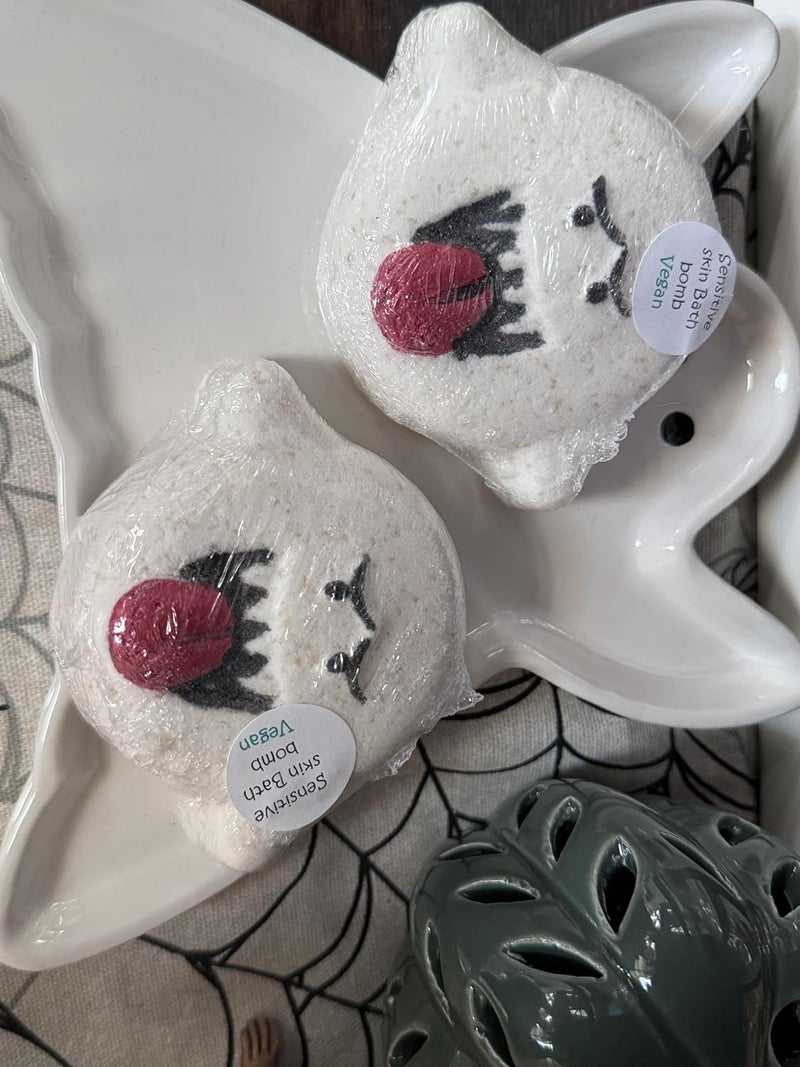 Boo Bathbomb Sensitive Skin Handpainted in The UK