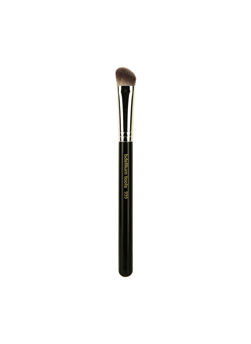 Bdellium Tools Bdellium Tools Professional Makeup Brush - Maestro Series 939 Slanted Detailer - With Soft Synthetic Fibers, For Precise Contouring (Black, 1pc) 